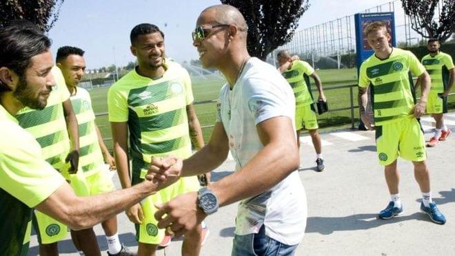 能允许他在 能允许他在