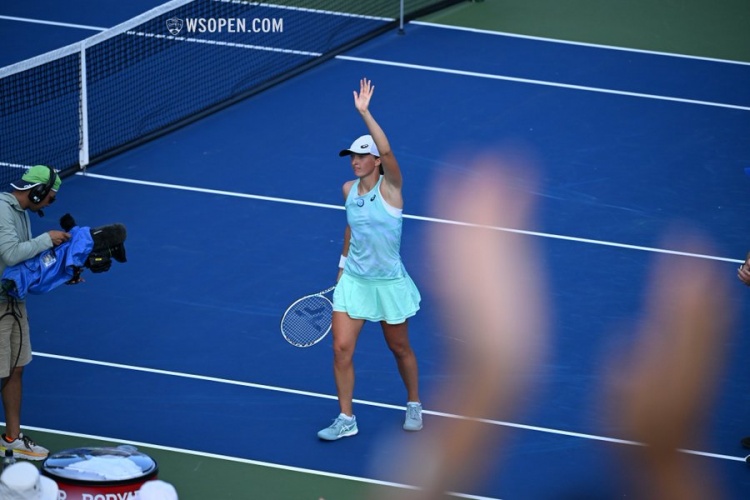 雕在雪地里 雕在雪地里