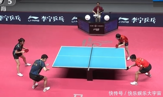 双方在比赛 双方在比赛